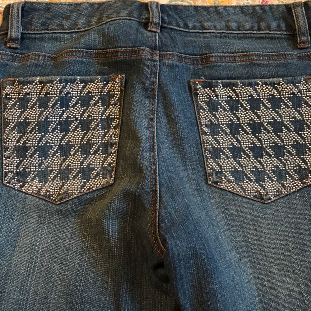 Gorgeous Michael Kors jeans w silver bead design.